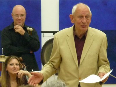 R. Phleps begrüßt Ensemble und Publikum