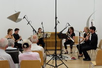 Das Bläsersextett der Holst-Sinfonietta beim Konzert am 14.07.2018 in der Skulpturenhalle der Stiftung für Konkrete Kunst Roland Phleps in Freiburg
