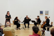 S. K. Thornhill, Sopran und das Holst-Quartett beim Konzert am 13.05.2018 in der Skulpturenhalle der Stiftung für Konkrete Kunst Roland Phleps in Freiburg