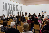 S. K. Thornhill, Sopran und das Holst-Quartett beim Konzert am 13.05.2018 in der Skulpturenhalle der Stiftung für Konkrete Kunst Roland Phleps in Freiburg
