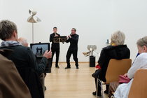 N. Miorada und D. Miorada beim Matinée-Konzert in der Skulpturenhalle
